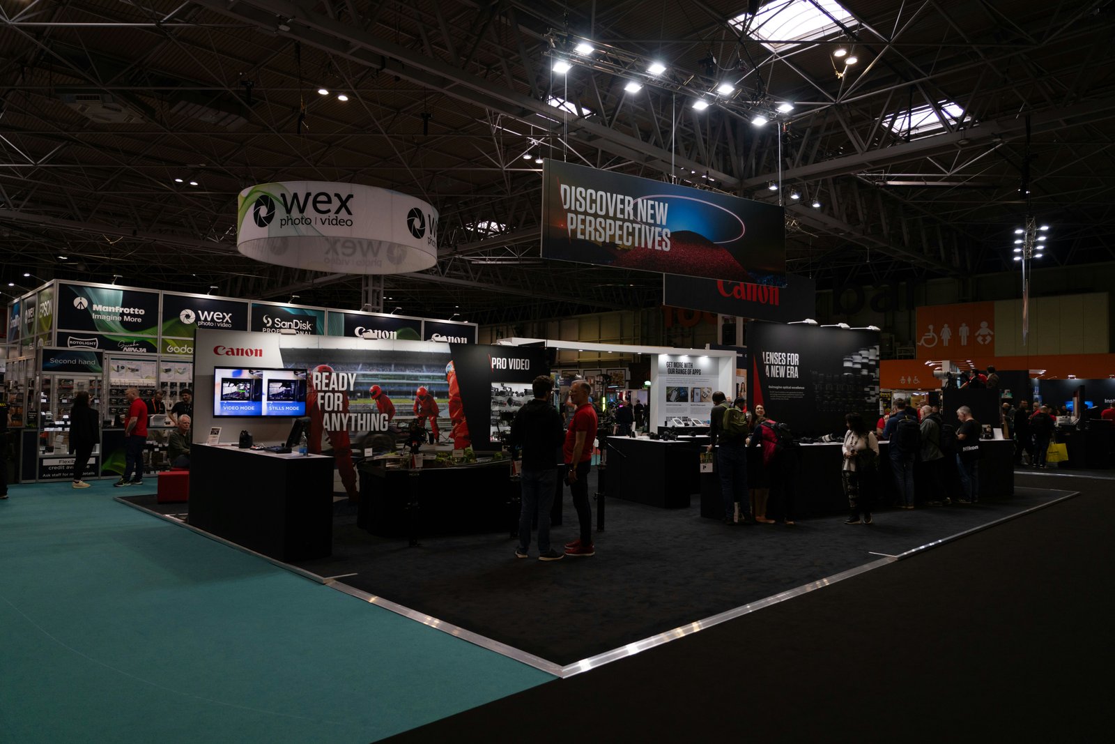 Large-scale conference stage produced by TECHBOAR